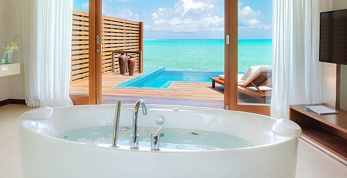 Deluxe Water Villa mit Pool - Hideaway Beach Resort & Spa