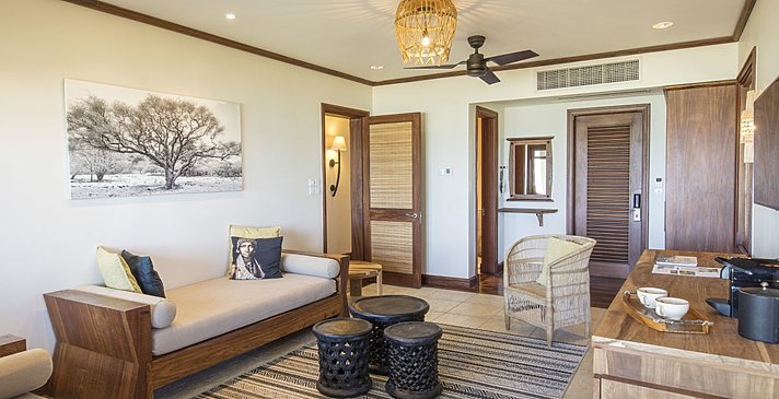 Senior Suite Living area - Heritage Awali Golf & Spa Resort